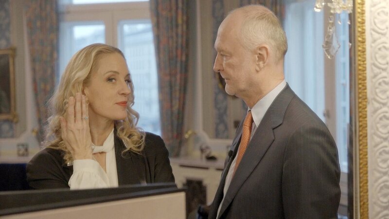 Lilian Klebow, Anton Heldwein, Juwelier. – Bild: ORF/​Papke Film/​Christian Papke