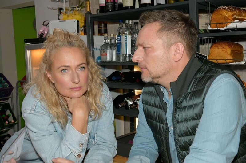 MIchael „Michi“ (Lars Pape) macht Maren (Eva Mona Rodekrchen) klar, dass sie Jonas’ eigenen Weg akzeptieren muss. +++ – Bild: RTL /​ Rolf Baumgartner