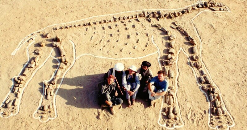 Bahnbrechende Entdeckung: In Pakistan bergen Paläontologen die fossilen Überreste eines Ur-Nashorns, des Paraceratheriums. – Bild: ZDF und Nicolas Le Gal./​Nicolas Le Gal