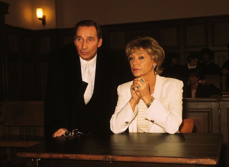 Oberstaatsanwalt Dr. Gerhart Lotze (Henry van Lyck) und Erna Hansen (Judy Winter). – Bild: RTL