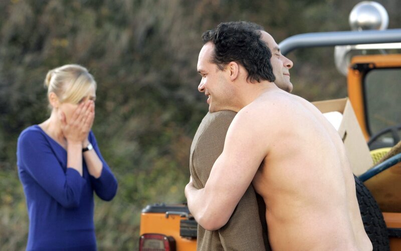 Man“ -- Pictured: (l-r) Traylor Howard as Natalie Teeger, Tony Shalhoub as Adrian Monk, Diedrich Bader as Chance Singer -- USA Network Photo: Peter „Hopper“ Stone – Bild: ORF/​Universal/​Peter „Hopper“ Stone