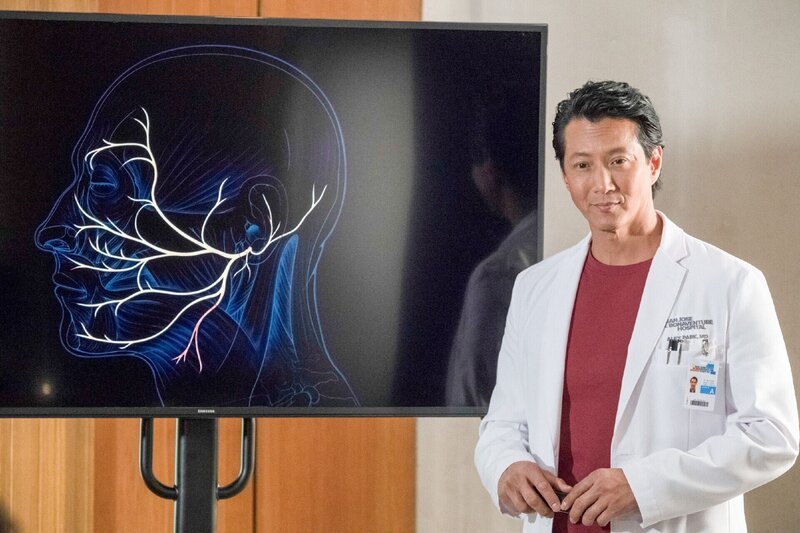 Dr. Alex Park (Will Yun Lee) – Bild: RTL /​© 2017 Sony Pictures Television Inc. and Disney Enterprises, Inc. All Rights Reserved.