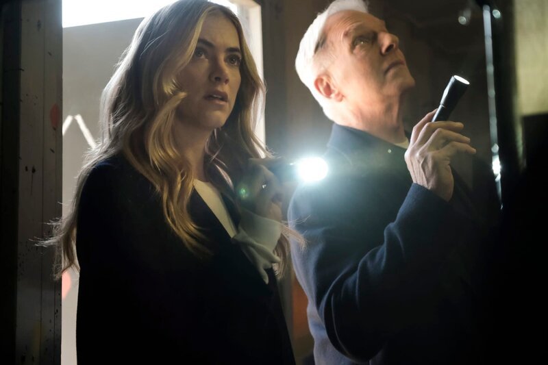 Emily Wickersham as NCIS Special Agent Eleanor „Ellie“ Bishop, Mark Harmon as NCIS Special Agent Leroy Jethro Gibbs – Bild: 2020 CBS Broadcasting Inc. All Rights Reserved.