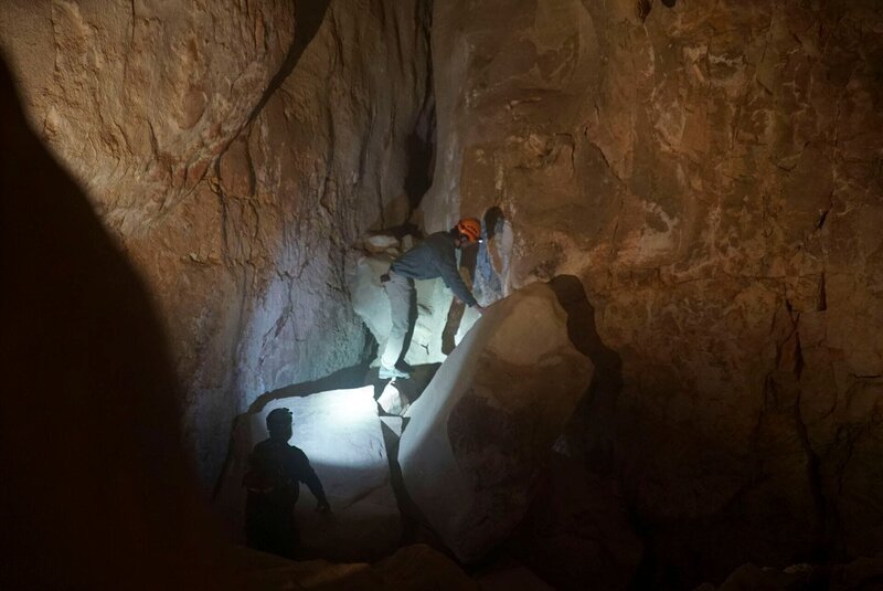 In den Grand Canyon Caverns suchen Höhlenforscher nach unentdeckten Gängen. – Bild: Phoenix Television 2021 /​ THE HISTORY CHANNEL