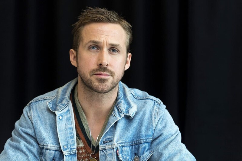 Ryan Gosling pflegt bewusst sein aalglattes Image und gibt nicht viel von sich preis. Wenn er in der Öffentlichkeit steht, geht es meist um seinen Beruf, wie hier bei einer Pressekonferenz zu „Blade Runner 2049“. – Bild: ARTE Honorarfreie Verwendung nur im Zusammenhang mit genannter Sendung und bei folgender Nennung „Bild: Sendeanstalt/Copyright“. Andere Verwendungen nur nach vorheriger Absprache: ARTE-Bildredaktion Ryan Gosling pflegt bewusst sein aalglattes Image und gibt nicht viel von sich preis. Wenn er in der Öffentlichkeit steht, geht es meist um seinen Beruf, wie hier bei einer Pressekonferenz zu „Blade Runner 2049“. – Bild: ARTE Honorarfreie Verwendung nur im Zusammenhang mit genannter Sendung und bei folgender Nennung „Bild: Sendeanstalt/Copyright“. Andere Verwendungen nur nach vorheriger Absprache: ARTE-Bildredaktion