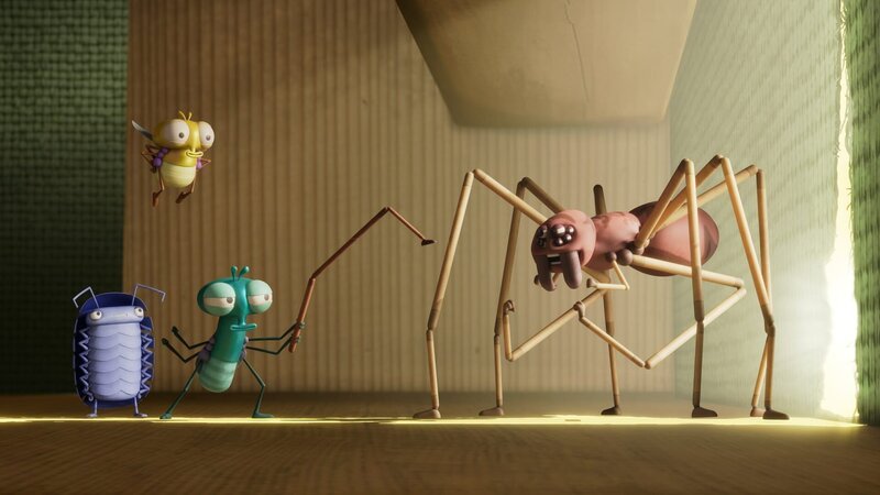 Alle denken, Floyd (3.v.l.) hätte das einzelne Spinnenbein in einem Kampf ergattert und halten Floyd für einen Helden: für den Spinnen-Schlächter. Doch dann soll er die böse Spinne Petrichor aus dem Sofa vertreiben. Abakus (l.) und PB (2.v.l.) haben Floyds falsches Spiel bald durchschaut. – Bild: ZDF/​Aardman Animations 2022