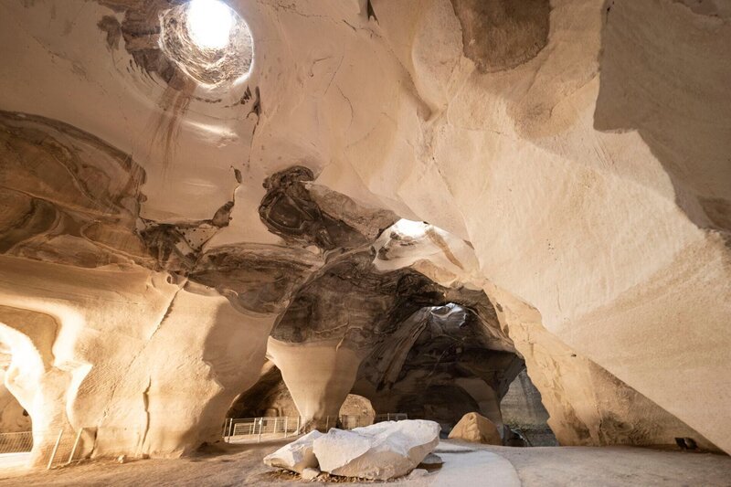 Seit Jahrtausenden nutzen Menschen die Höhlen von Bet Guvrin. – Bild: Phoenix Television 2021 /​ THE HISTORY CHANNEL