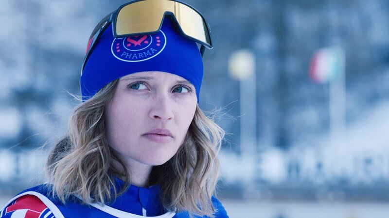 Abels Freundin Manon (Marilyn Lima) ist ebenfalls Mitglied der französischen Biathlon-Nationalmannschaft. – Bild: ZDF und Ch.Lartige./​Ch.Lartige