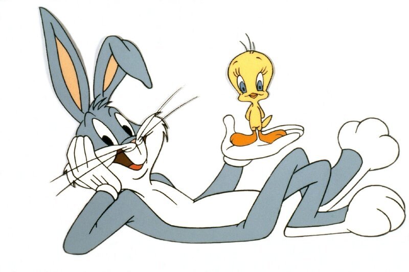 Bugs Bunny! Der unverwüstliche Mümmelmann mit dem Heißhunger auf Möhren hat mit seinen Freunden jede Menge Spaß. – Bild: Warner Bros.