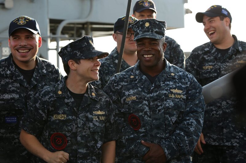 SAN DIEGO, CA – LCDR Chris Kennedy and LCDR Cee Harris on board the USS Lake Erie (Photo Credit: Asylum Entertainment/​Gigi D’Amore) – Bild: Giles Dunning /​ Asylum Entertainment /​ Asylum Entertainment/​Giles Dunning