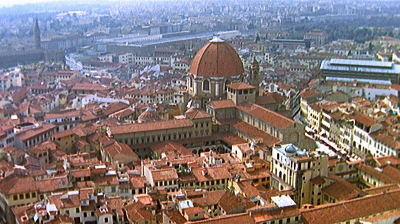 Luftaufnahme „Dom von Florenz“, drittgrößte Kirche der Welt. Die mächtige Kuppel wurde von Brunelleschi erbaut. – Bild: BR/​SWR