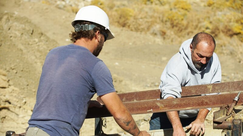 Christ Taylor and Dave Turin (L-R) at wash plant – Bild: Discovery Channel /​ Discovery Communications