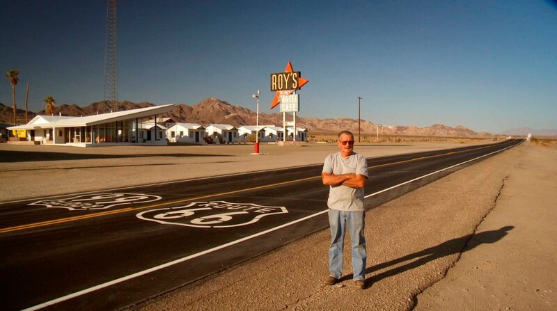 Roy?s Motel ist heute Teil einer Geisterstadt in der kalifornischen Wüste. Farrel Hasting ist der Sicherheitsmann. – Bild: RBB/​Eric Turpin/​Eric Turpin
