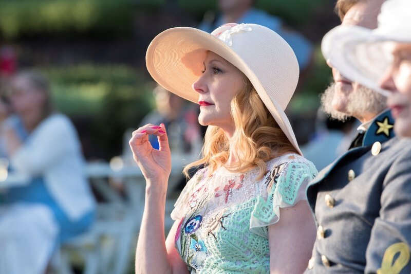 Adora Crellin (Patricia Clarkson) – Bild: Die Verwendung ist nur bei redak /​ HBO /​ © Home Box Office, Inc. All rights reserved. HBO® and all related programs are the property of Home Box Office, Inc.