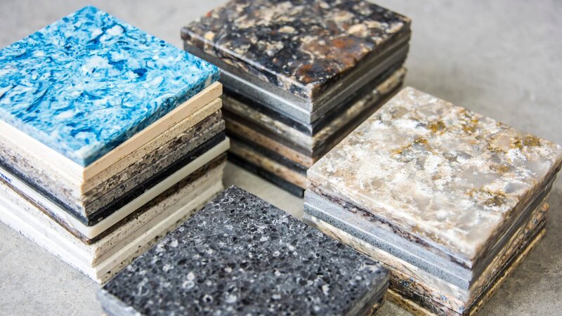 Kitchen counter top color samples, granite, marble and quartz – Bild: MultimediaDean /​ Getty Images/​iStockphoto /​ iStockphotoGettyImages-660591016 /​ This content is subject to copyright.