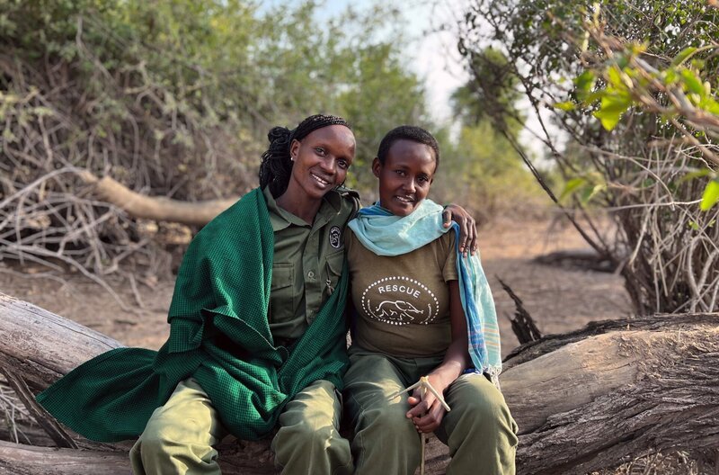 Pauline und Naomi sind die ersten Elefantenwärterinnen Kenias. – Bild: ARTE F /​ © C. Barrau /​ © C. Barrau