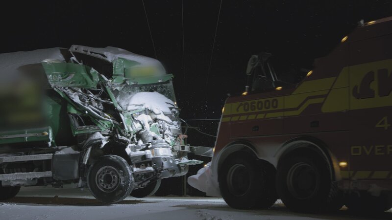 Norway – A tow truck with a truck involved in an accident. – Bild: 2019 National Geographic Partners, LLC. All rights reserved. Lizenzbild frei