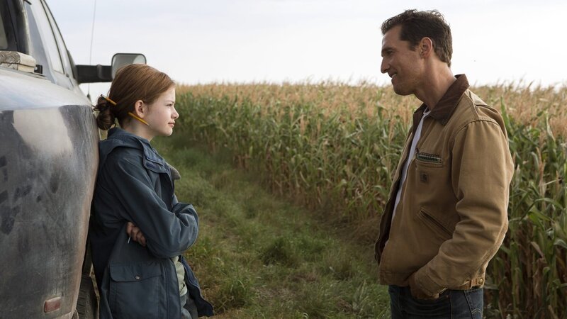 Cooper (Matthew McConaughey) und seine Tochter Murph (Mackenzie Foy) – Bild: RTL Zwei