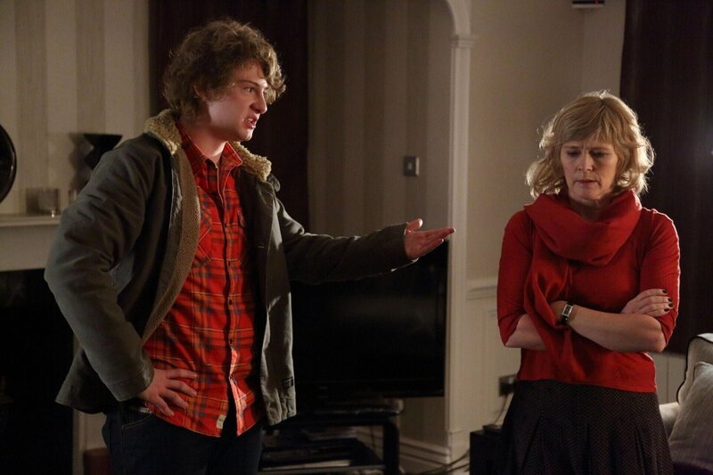 Daniel Gallagher (Josh Bolt) und Sarah Gallagher (Clare Holman). – Bild: Scott and Bailey Series 3 Limited /​ Matt Squire Lizenzbild frei