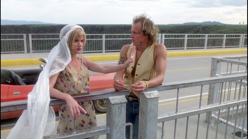 Mickey (Woody Harrelson) und seine Freundin Mallory (Juliette Lewis) haben bereits 47 Menschen ermordet und befinden sich auf der Flucht durch die USA.. – Bild: RTL Zwei Mickey (Woody Harrelson) und seine Freundin Mallory (Juliette Lewis) haben bereits 47 Menschen ermordet und befinden sich auf der Flucht durch die USA.. – Bild: RTL Zwei