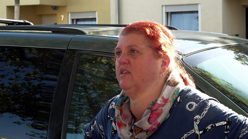 Carmen ist frustriert. Die 52-Jährige vermutet, beim Autokauf auf einen Betrüger hereingefallen zu sein. – Bild: RTL Zwei