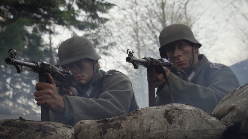 Volksgrenadier soldiers defend Hill 400 with the infamous MP-44. – Bild: Holdout Productions Inc.
