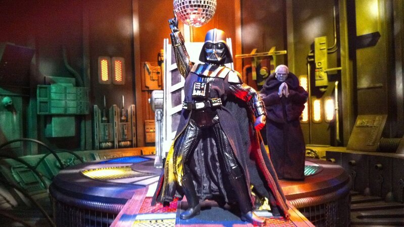 Darth Vader (vorne), Emperor Palpatine (hinter) – Bild: Paramount
