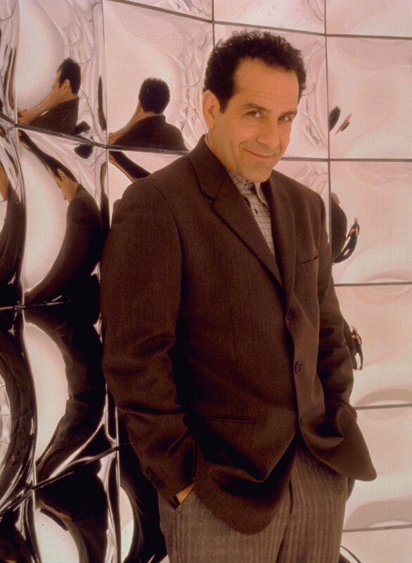 (1. Staffel) – Der neurotische Privatdetektiv Adrian Monk (Tony Shalhoub) bringt seine Umwelt oft zur Verzweiflung … – Bild: VOX/​Universal