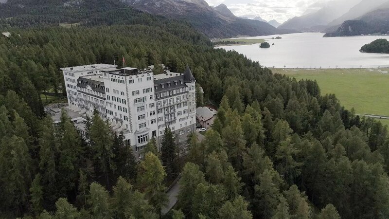 Das Hotel „Waldhaus“ in Sils-Maria im Oberengadin – Bild: ZDF und SRF