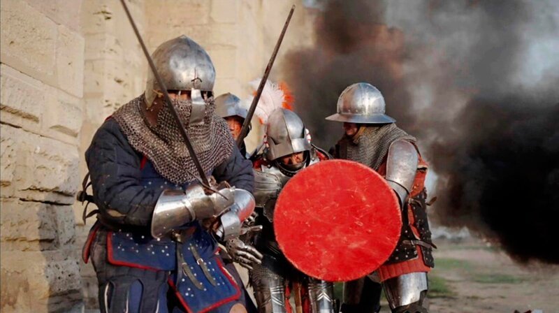 Sturm auf das Burgtor – Mit Rammböcken lassen die osmanischen Angreifer die alten Mauern der Festung Konstantinopel erzittern. – Bild: phoenix/​ZDF