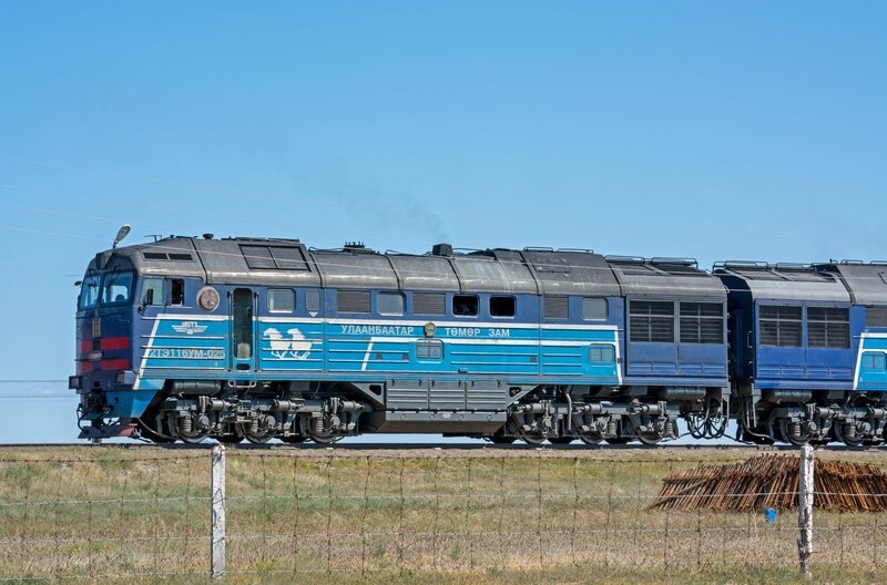 Güterzug in der mongolischen Steppe. – Bild: phoenix/​SWR