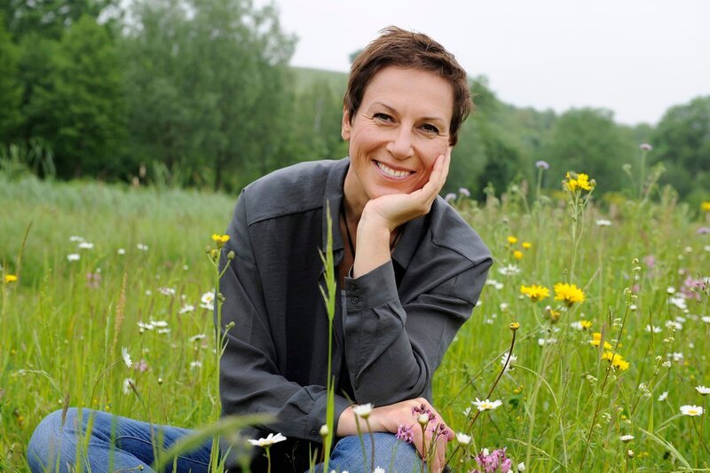 Das Umwelt- und Naturmagazin macht Lust auf Natur, bietet faszinierende Einblicke, gibt nützliche Tipps und beschäftigt sich auch mit Themen, die unser Ökosystem bedrohen, dienstags um 18:15 Uhr im SWR Fernsehen. Ulrike Nehrbaß – Bild: SWR/Kristina Schäfer Das Umwelt- und Naturmagazin macht Lust auf Natur, bietet faszinierende Einblicke, gibt nützliche Tipps und beschäftigt sich auch mit Themen, die unser Ökosystem bedrohen, dienstags um 18:15 Uhr im SWR Fernsehen. Ulrike Nehrbaß – Bild: SWR/Kristina Schäfer