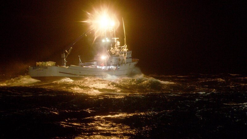 Northwestern at sea, night time. – Bild: Discovery Communications, LLC