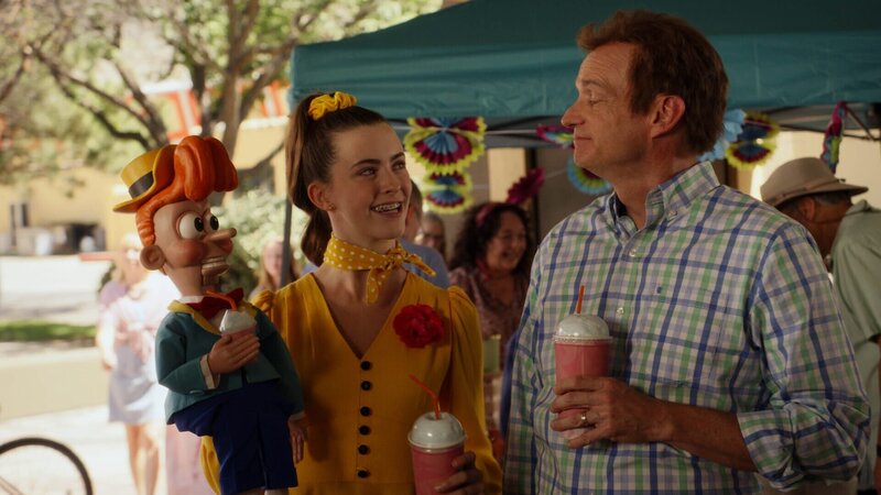 v.li.: Luan Loud (Catherine Ashmore Bradley), Lynn Loud Sr. (Brian Stepanek) – Bild: Paramount