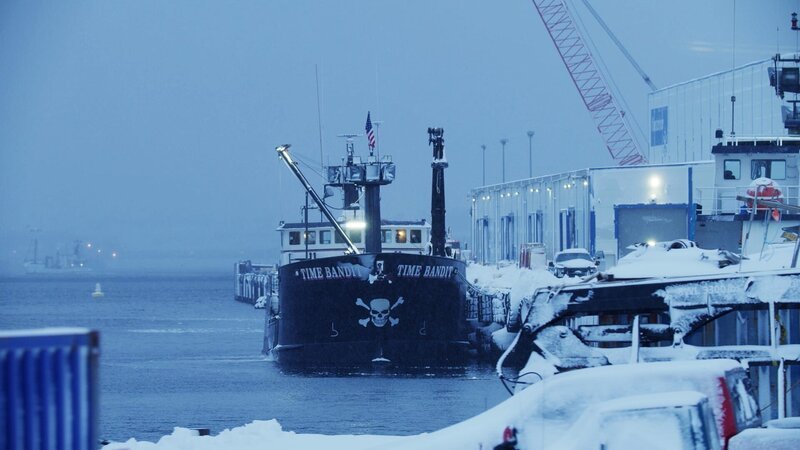 Time Bandit covered in snow at dock. – Bild: Original Productions /​ Photobank 37616_ep1715_009 /​ Discovery Communications, LLC
