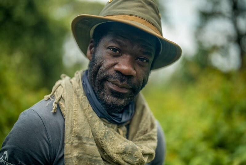 Kameramann Vianet Djenguet im Kahuzi-Biega-Nationalpark in der Demokratischen Republik Kongo. – Bild: ORF 2