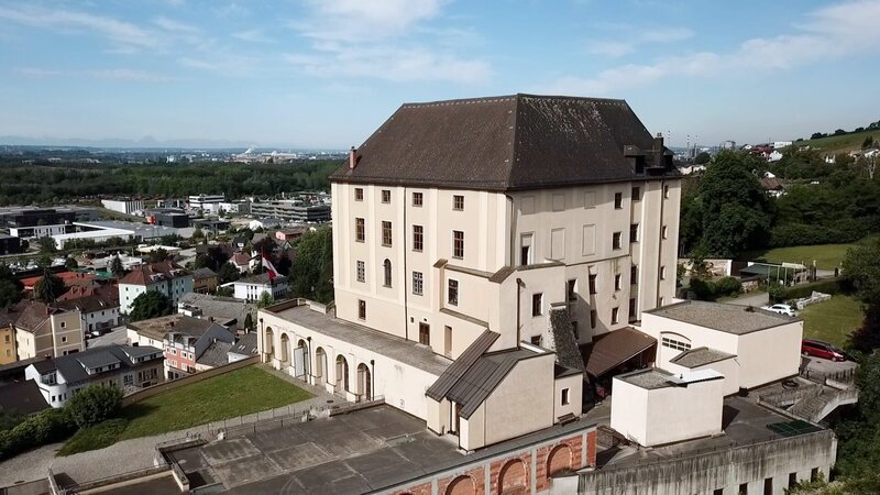 Schloss Steyregg. – Bild: ZDF und ORF/​Ranfilm.