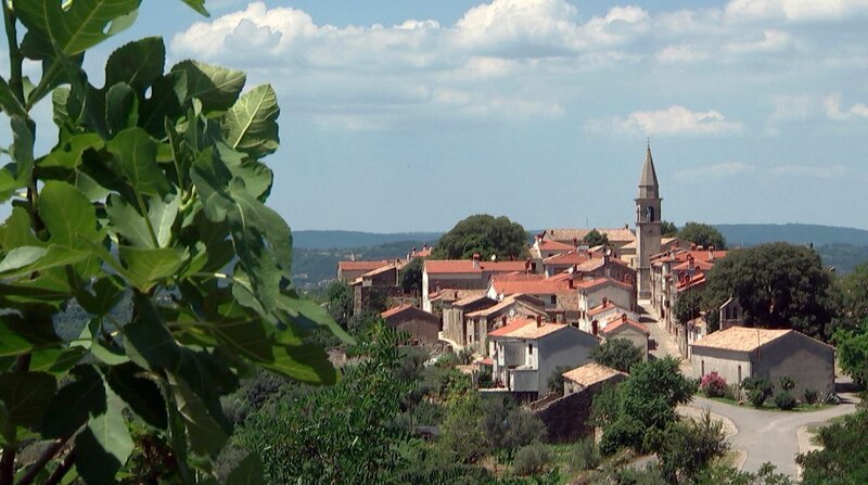 Dorf im Hinterland von Istrien. – Bild: ZDF und HR.