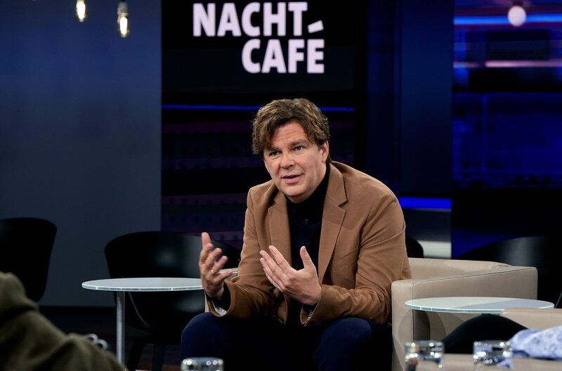 Michael Steinbrecher, Moderator des „Nachtcafé“. – Bild: SWR/​Bettina Müller