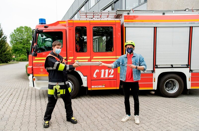 Checker Julian mit Feuerwehrmann Michi – Bild: BR/​megaherz gmbH/​Hans-Florian Hopfner