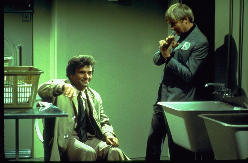Columbo (Peter Falk, l.); Harold Van Wick (Oskar Werner, r.) – Bild: 1974 Universal City Studios LLLP. All Rights Reserved. Lizenzbild frei