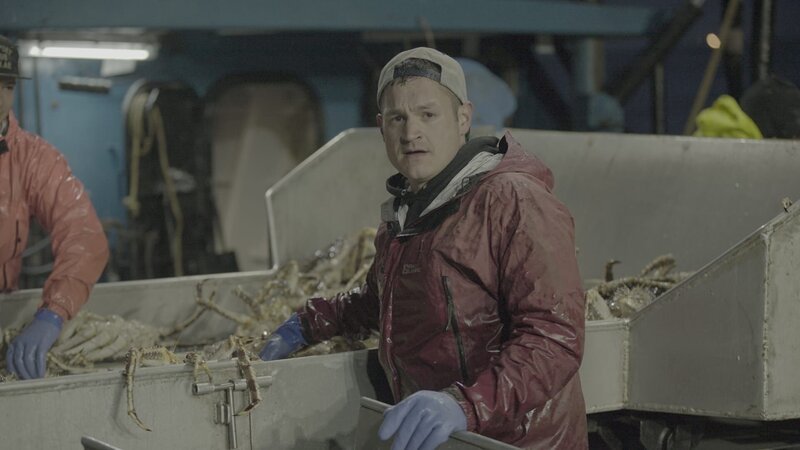 Deck Boss Nick McGlashan looks to camera after counting crab at the table on the Summer Bay. – Bild: Discovery Communications, LLC