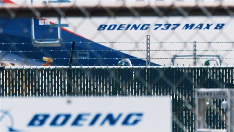 2018 und 2019 stürzten zwei Boeing-Maschinen vom Typ 737 Max ab, 346 Menschen sterben. – Bild: SRF