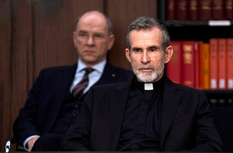 GOTT von Ferdinand von Schirach – Bild: rbb/​ARD Degeto/​Moovie GmbH/​Julia Terjung