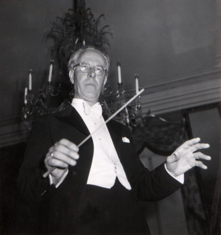 Eugen Jochum dirigiert das Symphonieorchester des Bayerischen Rundfunks. Es wird die Symphonie Nr. 7 E-dur von Anton Bruckner gespielt. – Bild: BR/​Fred Lindinger