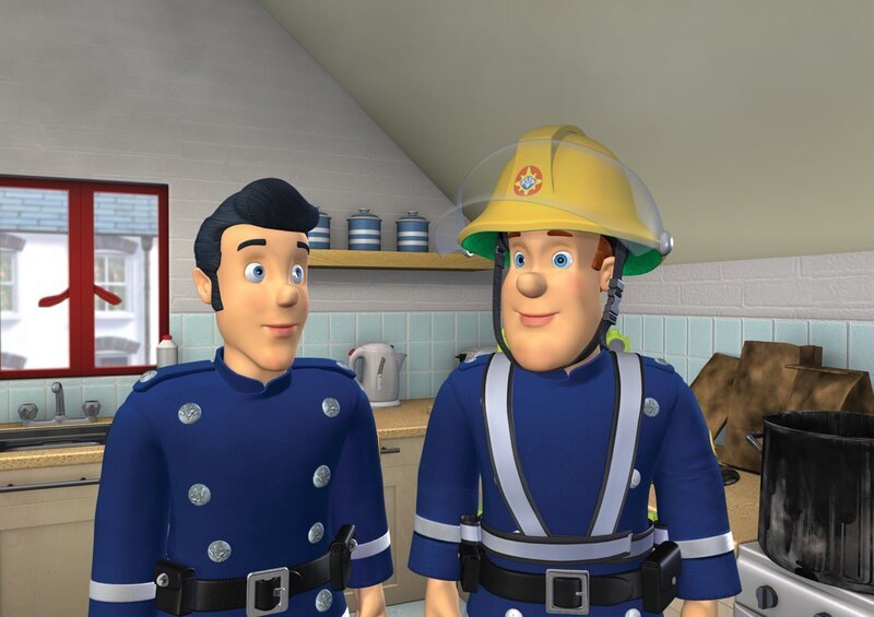 Feuerwehrmann Sam konnte den Brand in Elvis’ Küche noch rechtzeitig löschen. – Bild: KiKA