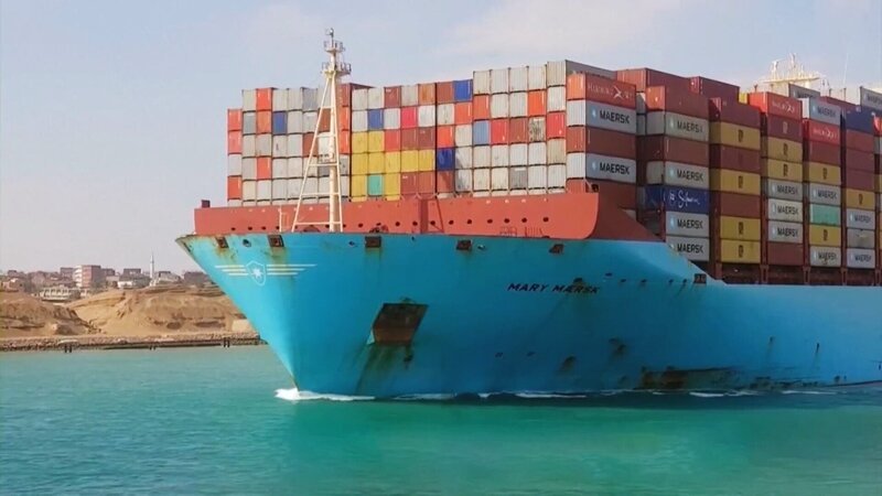 Containerschiff. Das Lieferkettengesetz der EU soll für menschenwürdigere und umweltfreundlichere Produktion sorgen. – Bild: ORF