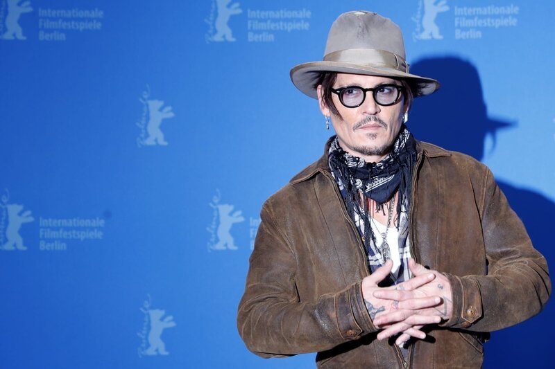Johnny Depp ist einer der facettenreichsten Charakterdarsteller aller Zeiten. Doch 2016 kommt eine neue Seite des Schauspielers ans Licht, die kostet Hollywoods Bad Guy fast die Karriere. – Bild: ZDF und epa
