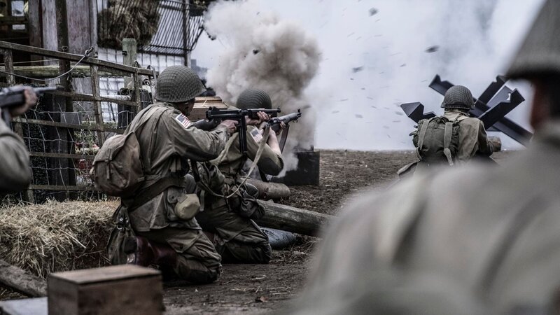 REENACTMENT – US Paratroopers firing at Germans. (Holdout II Productions Inc./​Sean F. White) – Bild: Sean F. White /​ Holdout II Productions Inc./​Sean F. White /​ Holdout II Productions Inc.