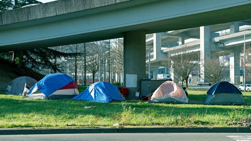 Homeless people camp. – Bild: PhilAugustavo